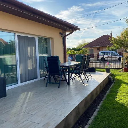 Deak Apartman Apartment