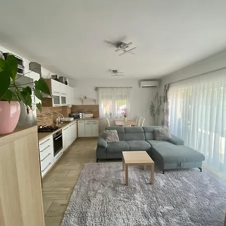 Deak Apartman Apartment