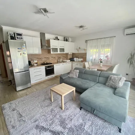 Deak Apartman Apartment Gardony